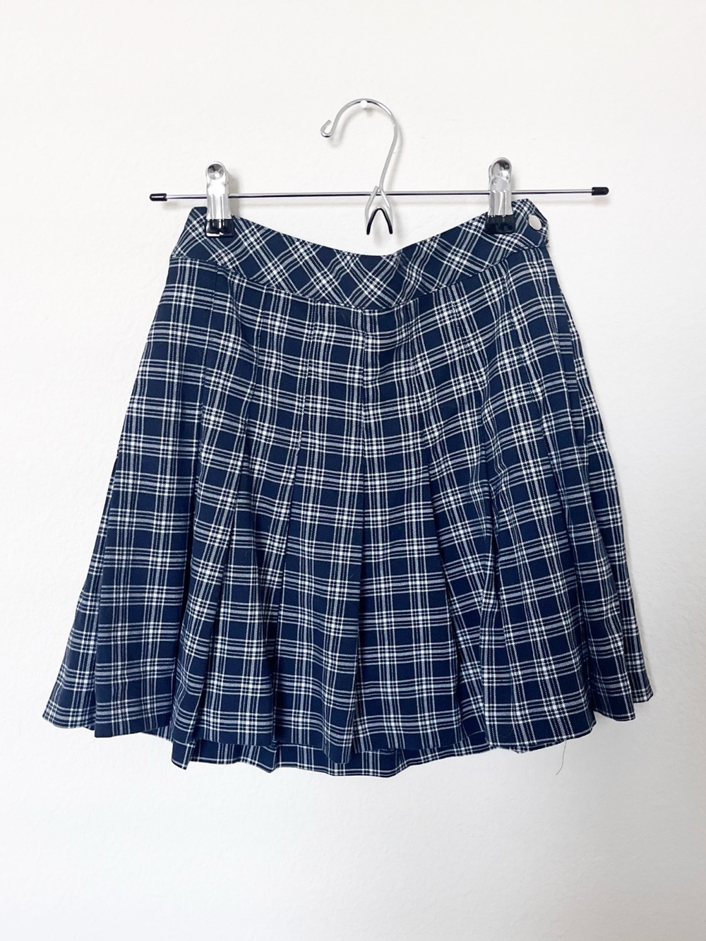 H&M Navy and White Plaid Pleated Mini Skirt